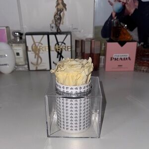 The Million Roses Single White Monogram Box Off White Rose